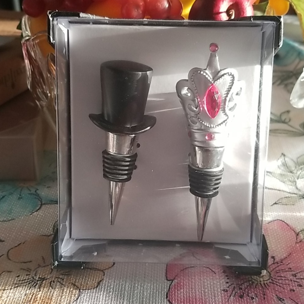Top Hat and Tiara Wine Stopper Set Brand New